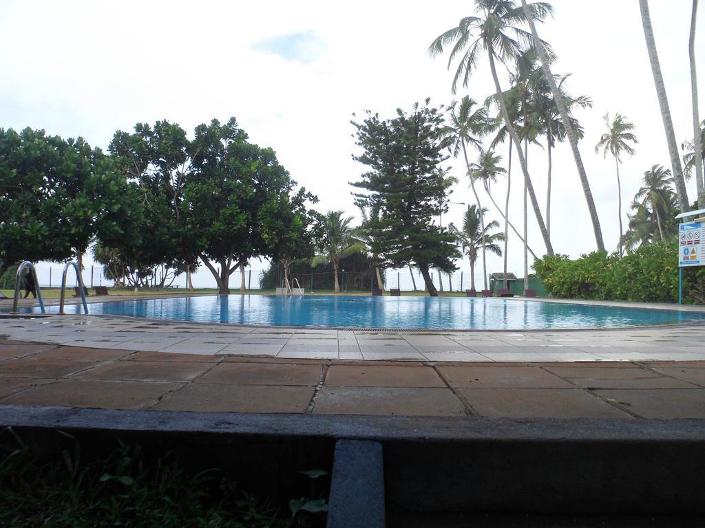 Laya Beach Hotel Wadduwa Buitenkant foto