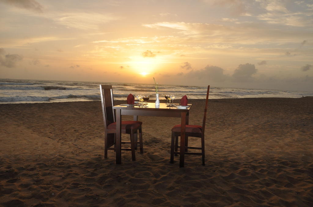 Laya Beach Hotel Wadduwa Buitenkant foto