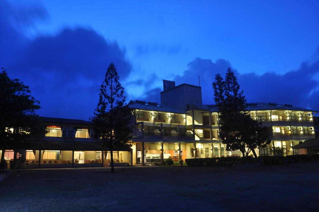 Laya Beach Hotel Wadduwa Buitenkant foto