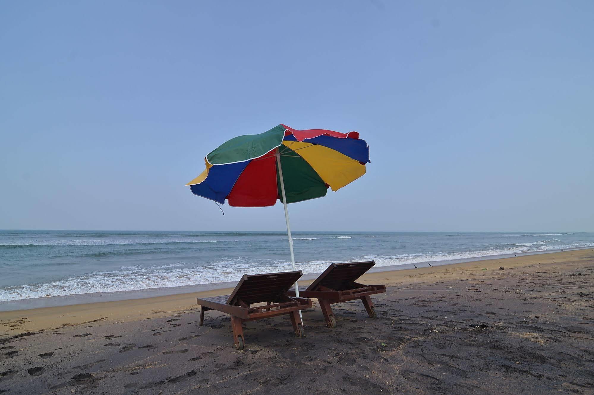 Laya Beach Hotel Wadduwa Buitenkant foto