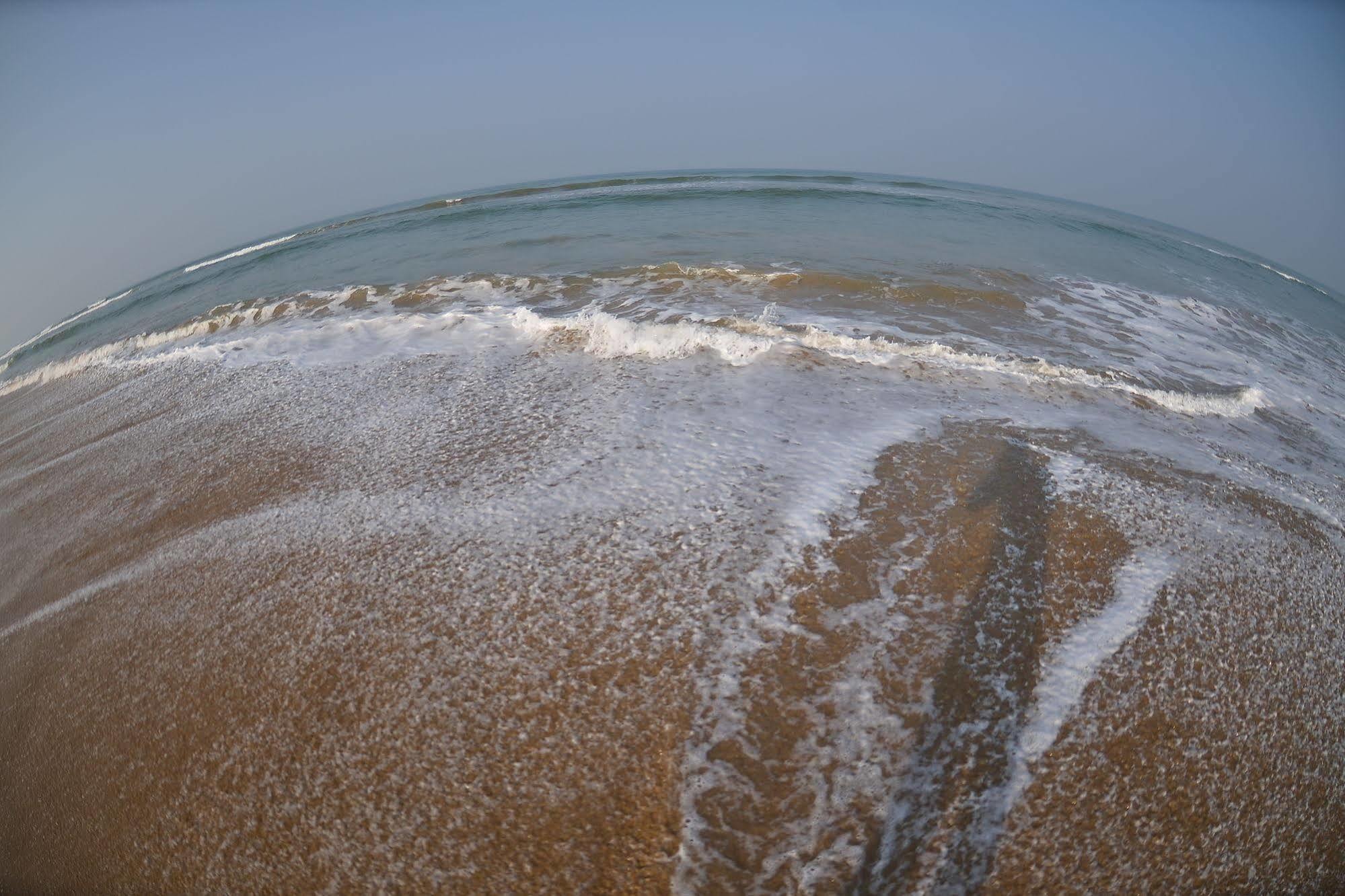 Laya Beach Hotel Wadduwa Buitenkant foto